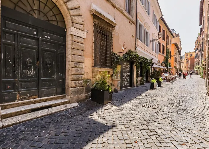 Trastevere Piazza Trilussa Royal Orchid